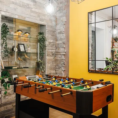 Apartment Foosball Frontyard Retreat Old Town *