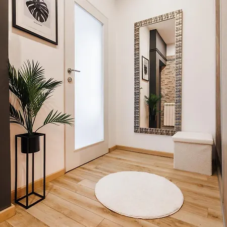 Foosball Frontyard Retreat Old Town Apartman *